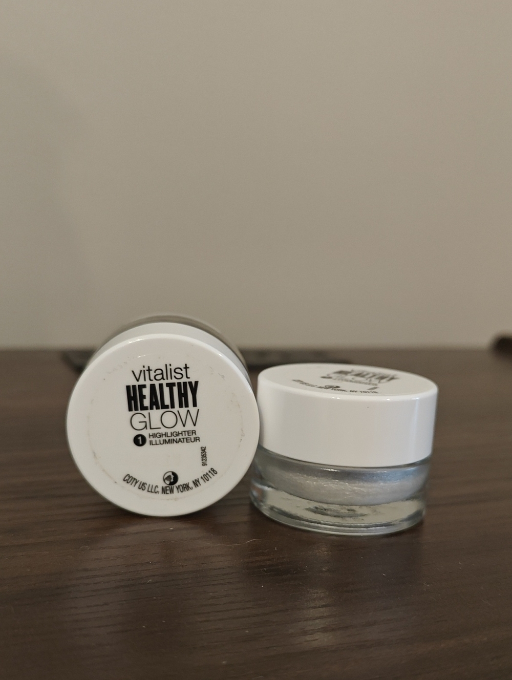 2 Vitalist Healthy Glow Highlighter - White